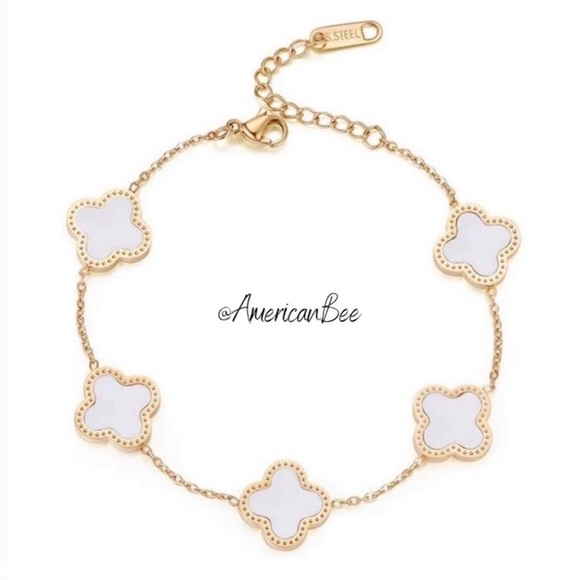 Unlisted Jewelry - 🦋 “Deep love” Clover Bracelet Charm